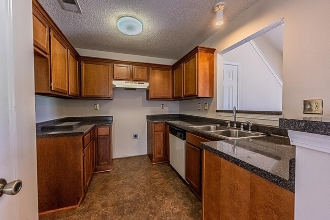 Building Photo - 920 Millers Bend Dr
