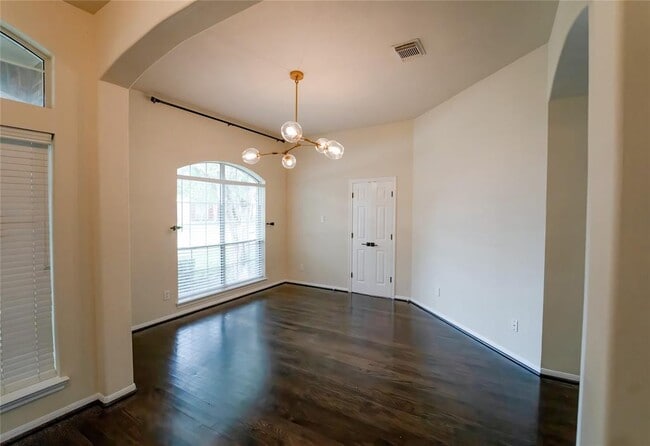 Building Photo - 9126 Newburgh Dr