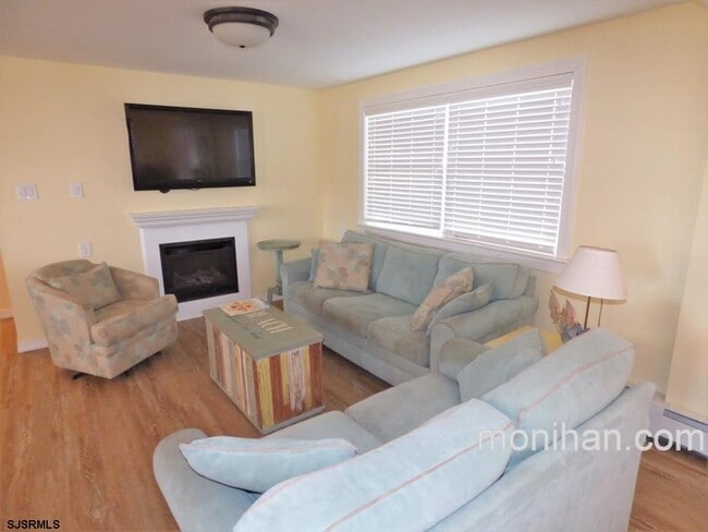 Building Photo - 875 Stenton Pl
