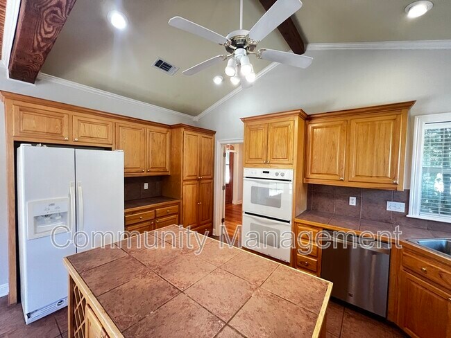 Foto del edificio - 6011 Riverbrook Dr