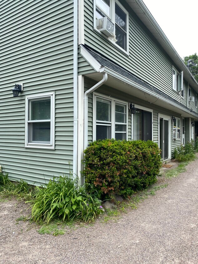 Primary Photo - 71 Rose St