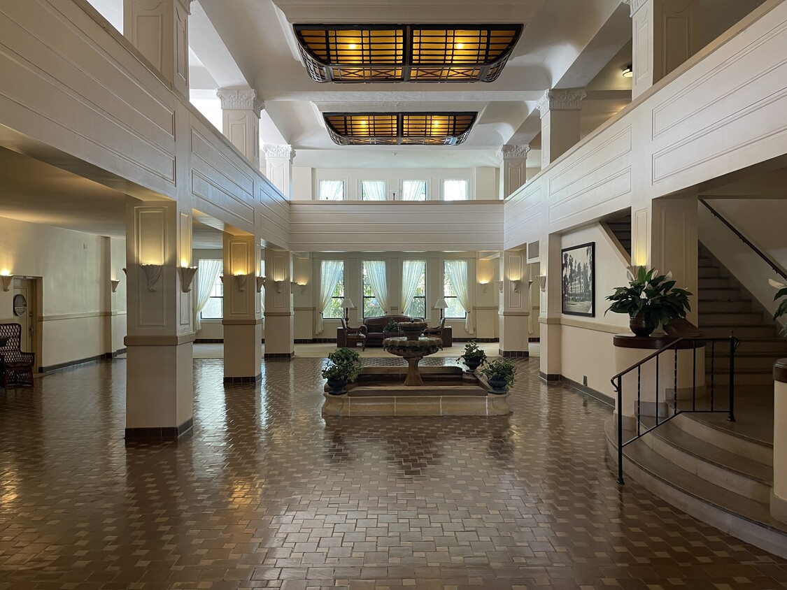 235 6th St NW Unit 201, Winter Haven, FL 33881 Condo for Rent in