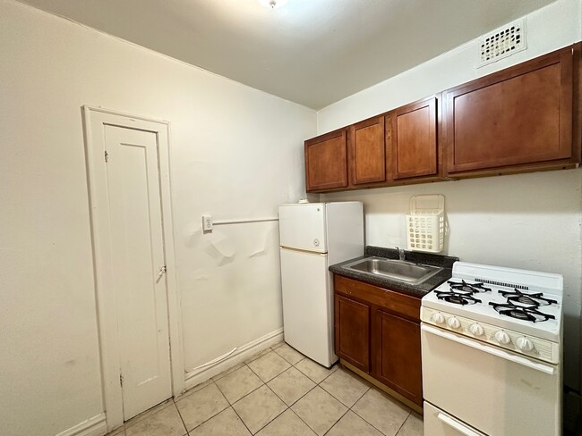 Foto del edificio - 4834 N Damen Ave