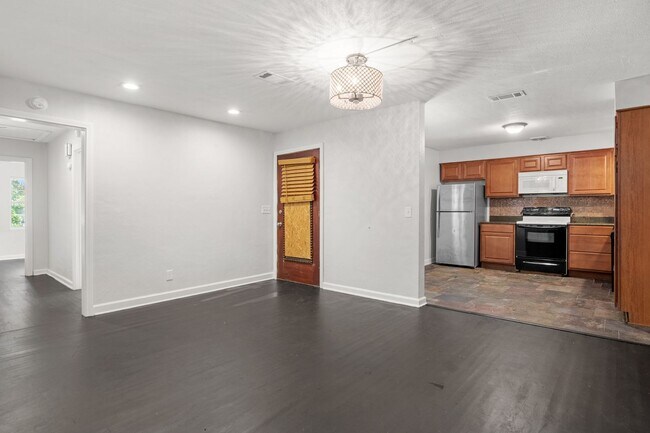 Building Photo - 207 Tonawanda Dr