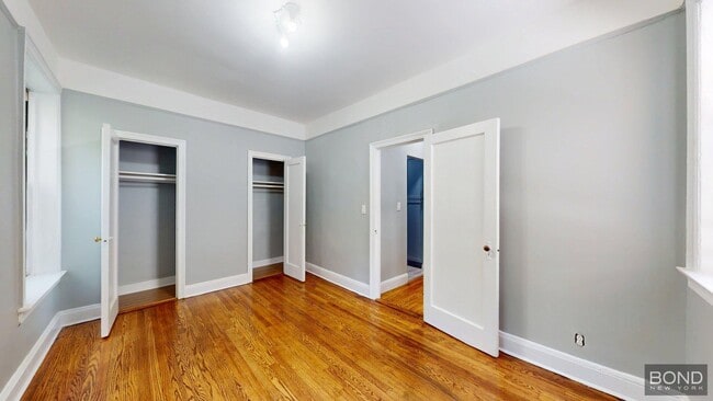 Building Photo - 215 W 80th St