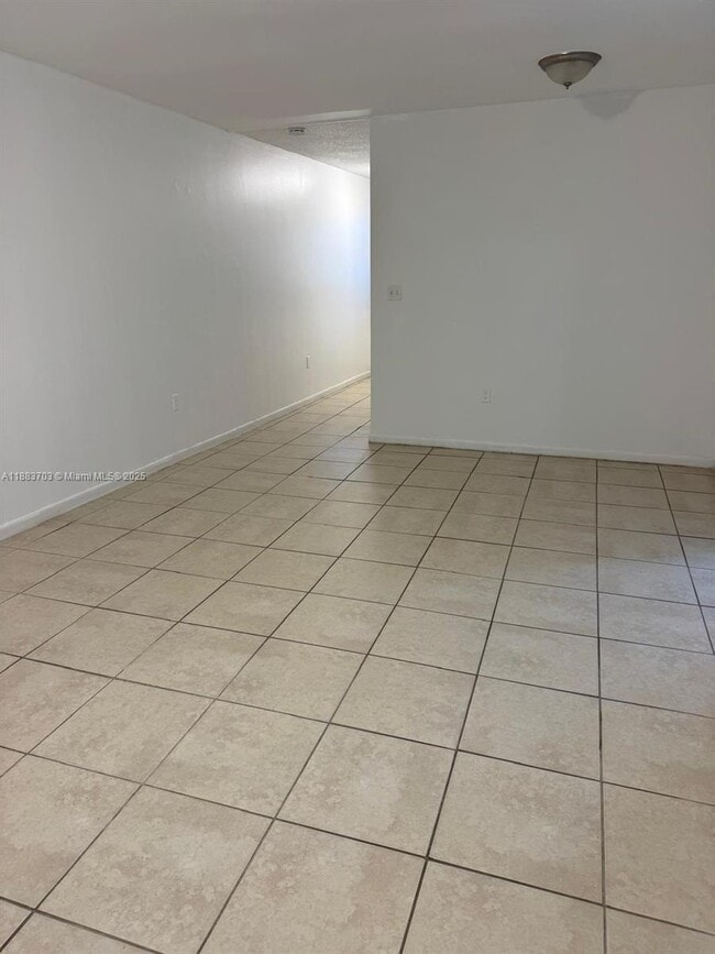 Foto del edificio - 2401 Van Buren St