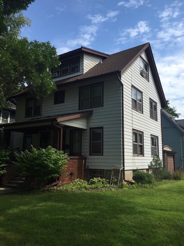 Primary Photo - 2151 W Lawn Ave