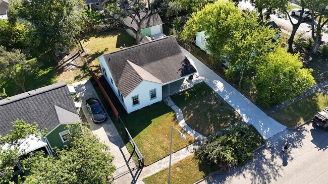 Foto del edificio - 6908 Moss Rose St