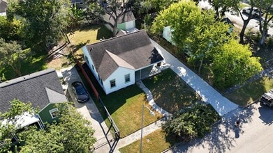 Building Photo - 6908 Moss Rose St