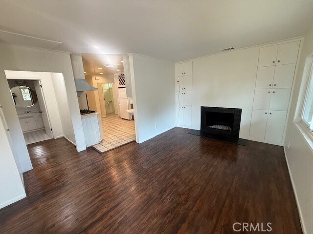 Foto del edificio - 2707 Locksley Pl