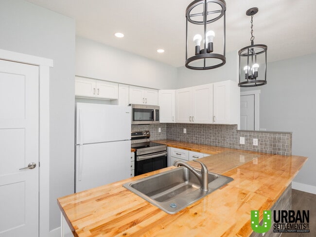 Building Photo - 22855 E Country Vista Dr