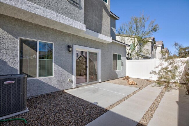 Building Photo - Townhome located in the desirable Green Valley area of Henderson