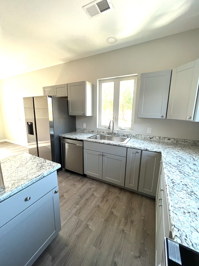 Foto del edificio - 17 W Main St