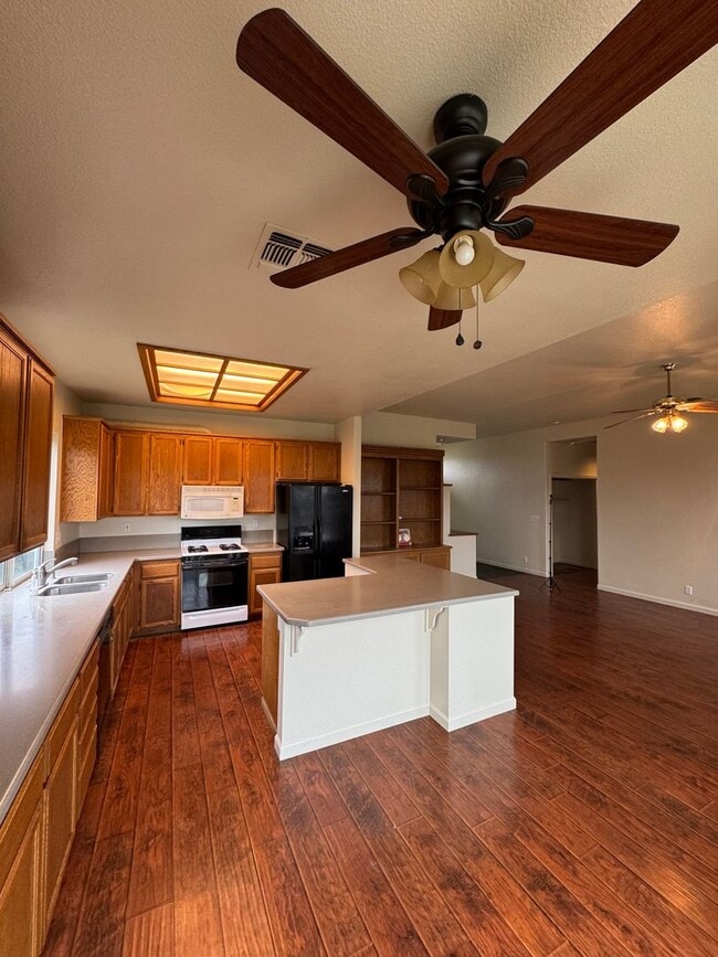 Building Photo - Ready to Move? Pet Friendly