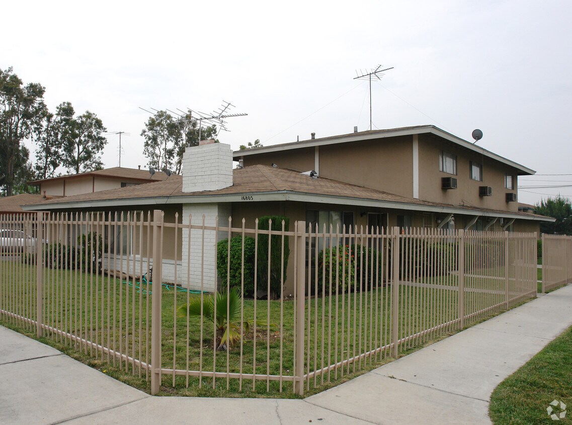 Foto principal - 16805 Randall Ave