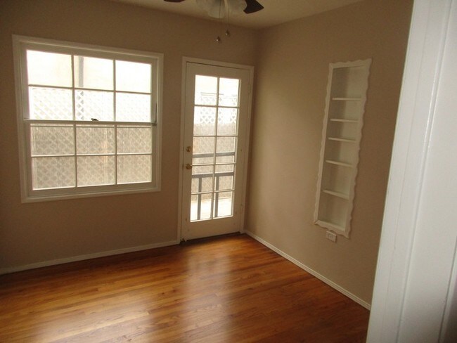 Foto del edificio - 5643 E 2nd St