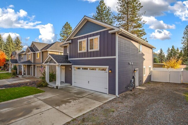 Foto del edificio - Canfield Mountain 3 bed 2.5 bath with loft area