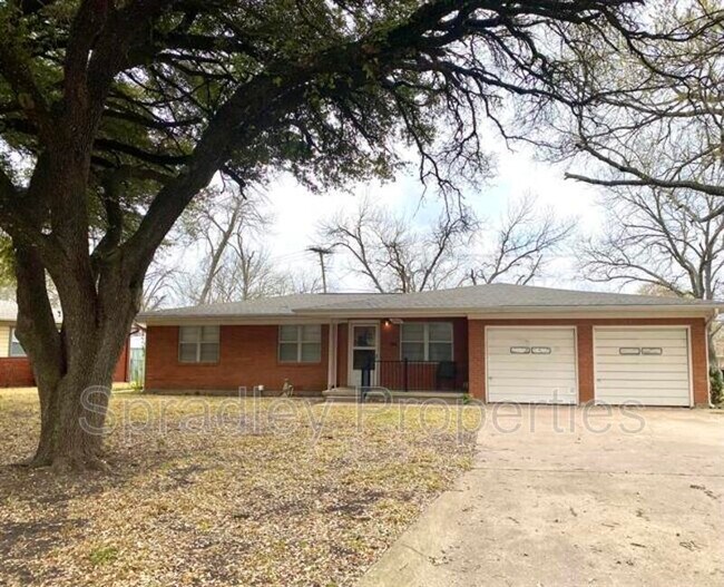 Building Photo - 2106 S 47th St