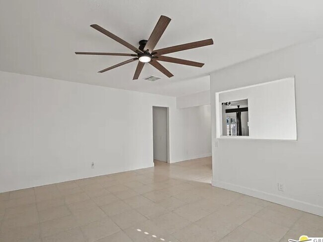 Foto del edificio - 2140 E Hildy Ln