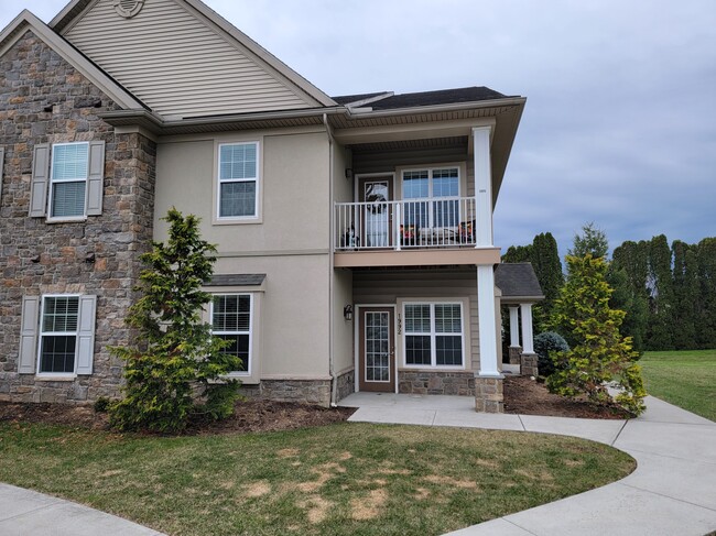 Building Photo - 1992 Shady Oak Dr