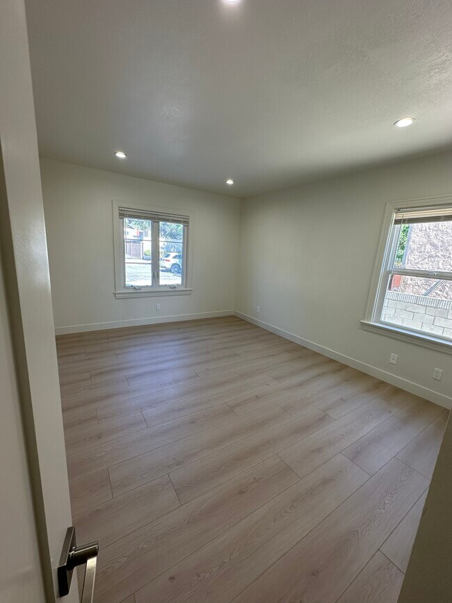 Foto del edificio - 217 Sinclair Ave
