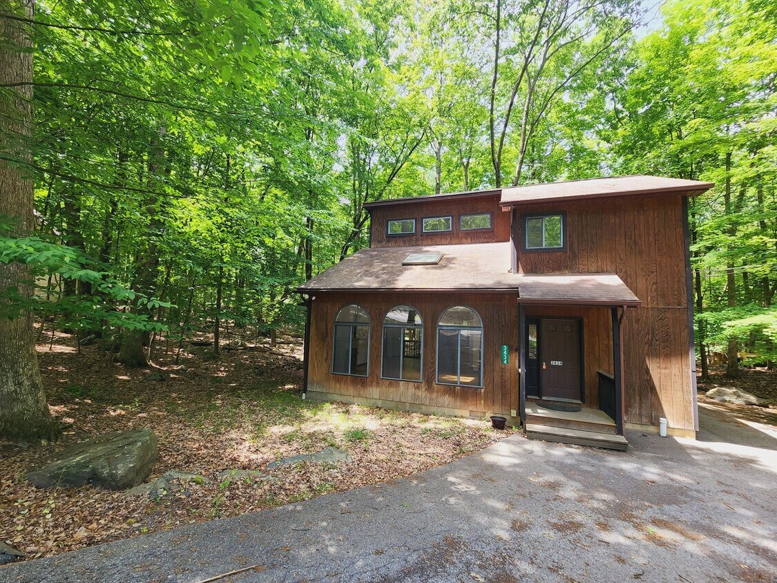 3434 Crestwood Dr, East Stroudsburg, PA 18301 House Rental in East