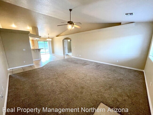 Building Photo - 3 br, 2 bath House - 3016 N. Stewart St.
