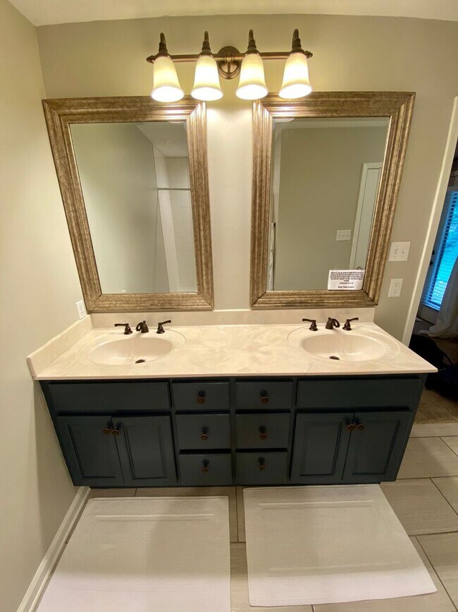 Foto del edificio - Charming 3-Bedroom Home in Prime Auburn Location!