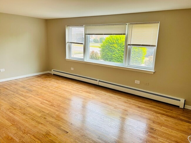 Foto del edificio - 3146 Ridgeland Ave