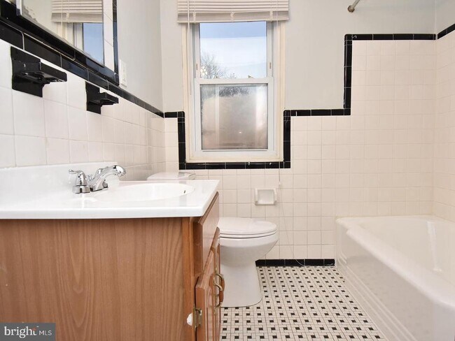 Foto del edificio - 818 Bradhurst Rd