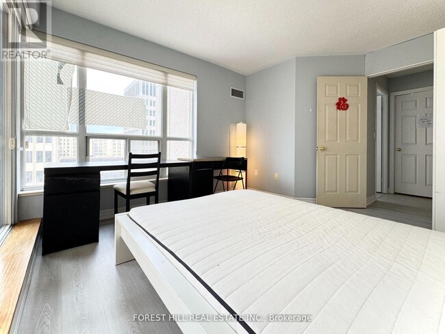 Photo du bâtiment - 909-60909 Bay St.