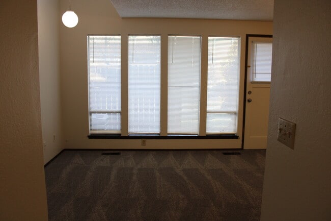 Building Photo - 494 N Colorado Ave