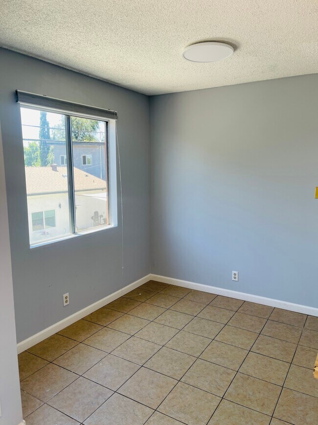 Building Photo - 17082 Chatsworth St
