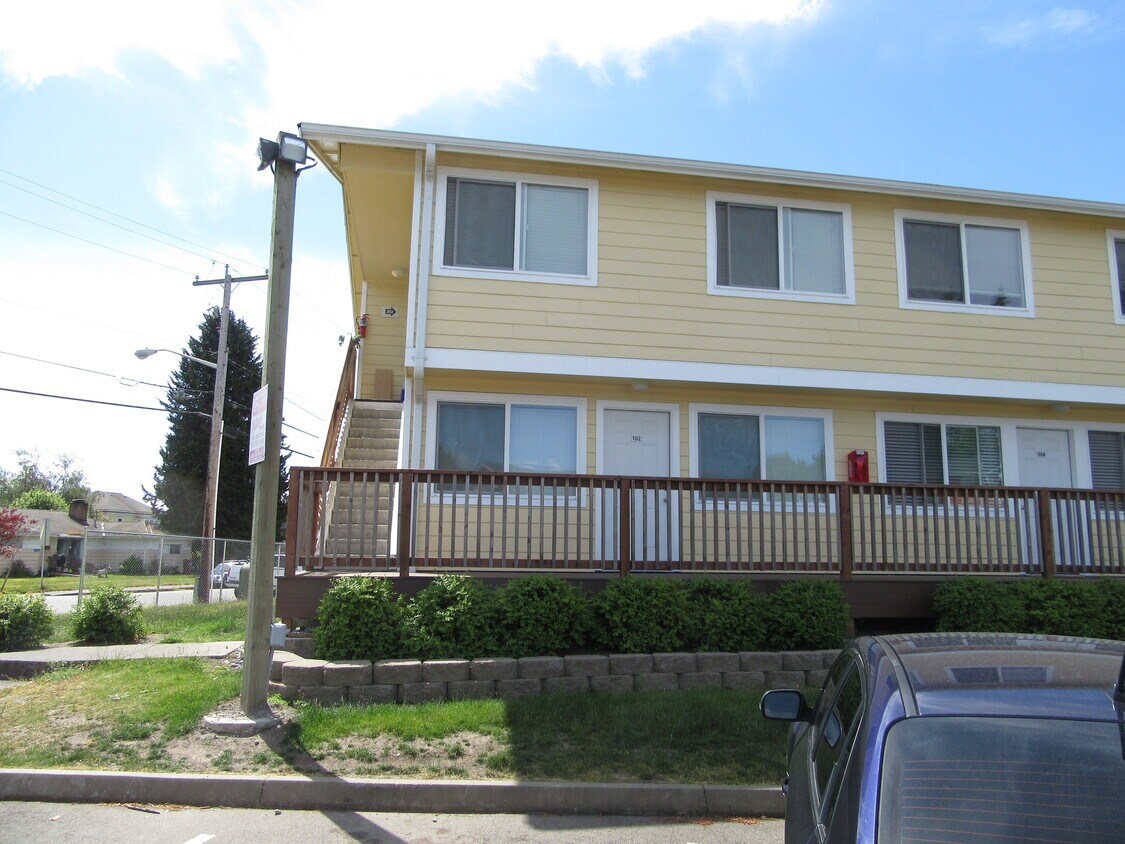 Front entry - 207 N Norris St