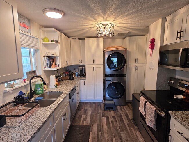 Foto del edificio - Comfortable Tacoma Craftsman Home!