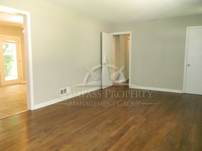 Building Photo - Beautifully Renovated Ranch off I-20