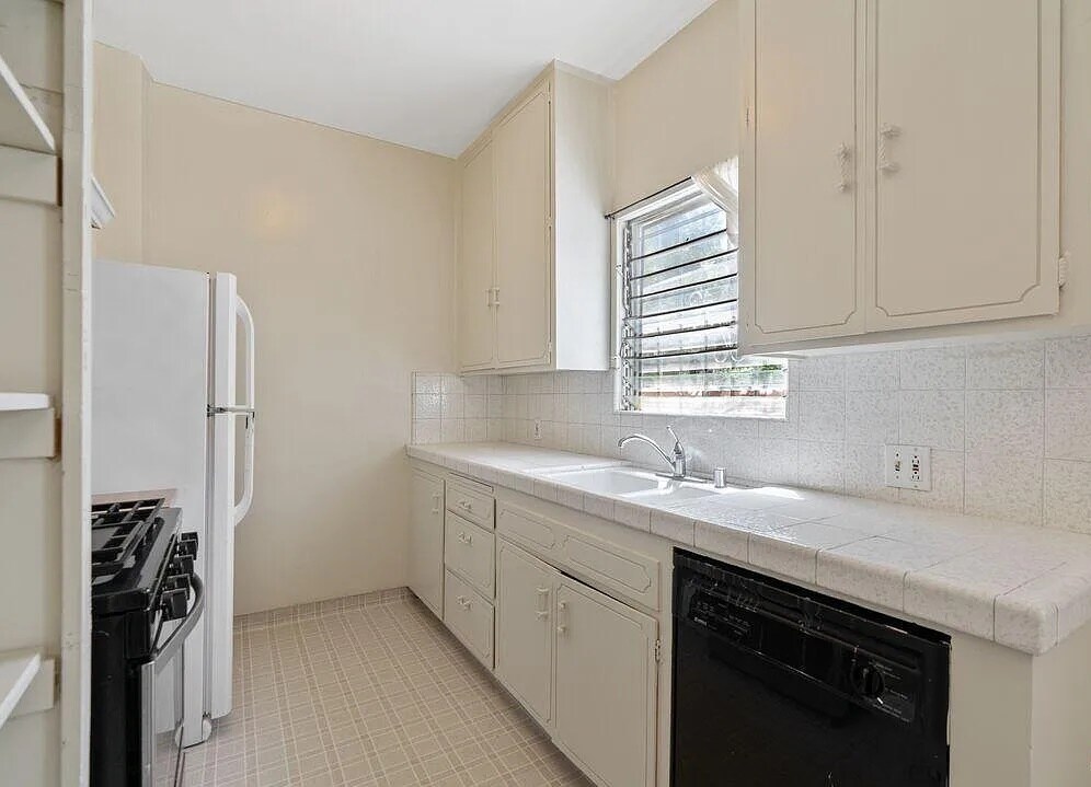 Foto principal - 5360 Clinton St