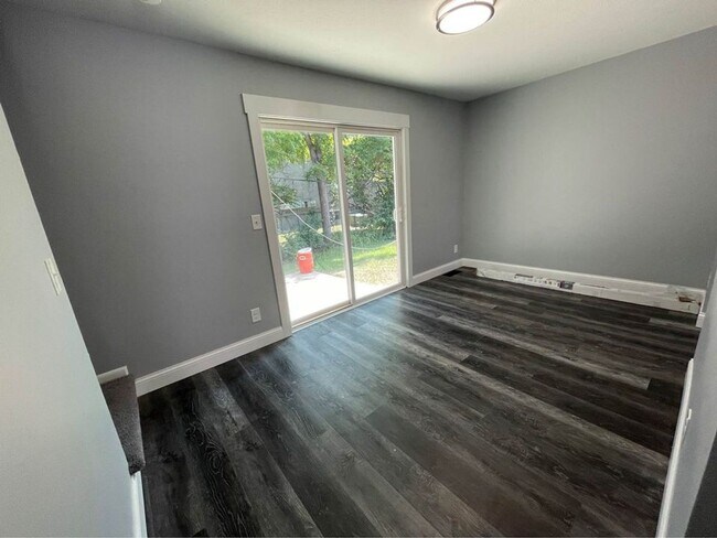 Building Photo - Bexvie Village Townhomes - Renovated unit