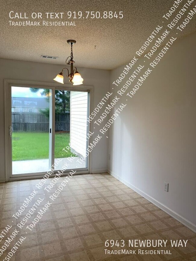 Foto del edificio - 6943 Newbury Way