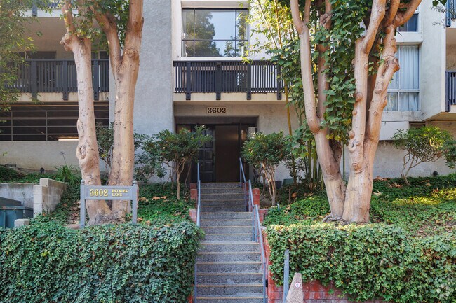 Foto del edificio - The Estates Condominium