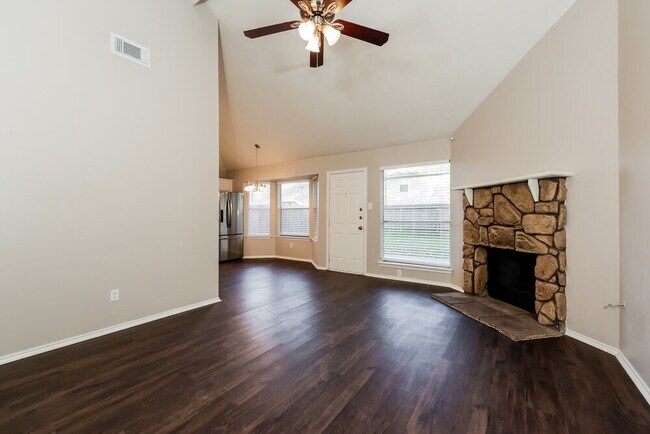 Foto del edificio - 12215 White River Dr