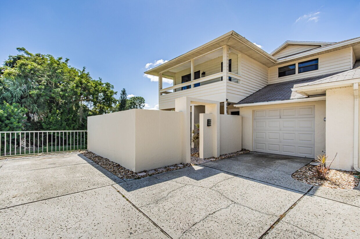 123 Colony S Dr, Tarpon Springs, FL 34689 Townhome Rentals in Tarpon