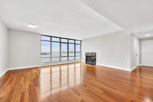 Foto del edificio - 8100 River Rd