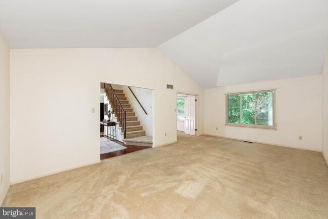 Building Photo - 11 Acorn Hill Dr
