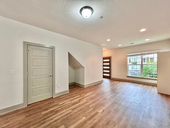 Foto del edificio - Bright & Spacious 2 Bed, 1.5 Bath in Austin!