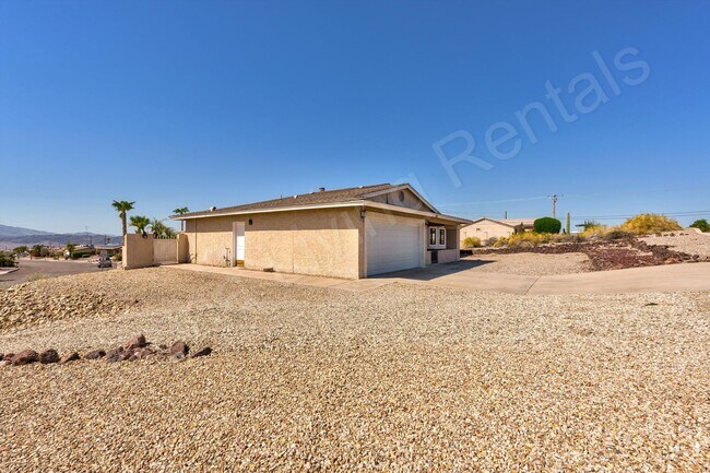 Building Photo - SOUTHSIDE POOL HOME