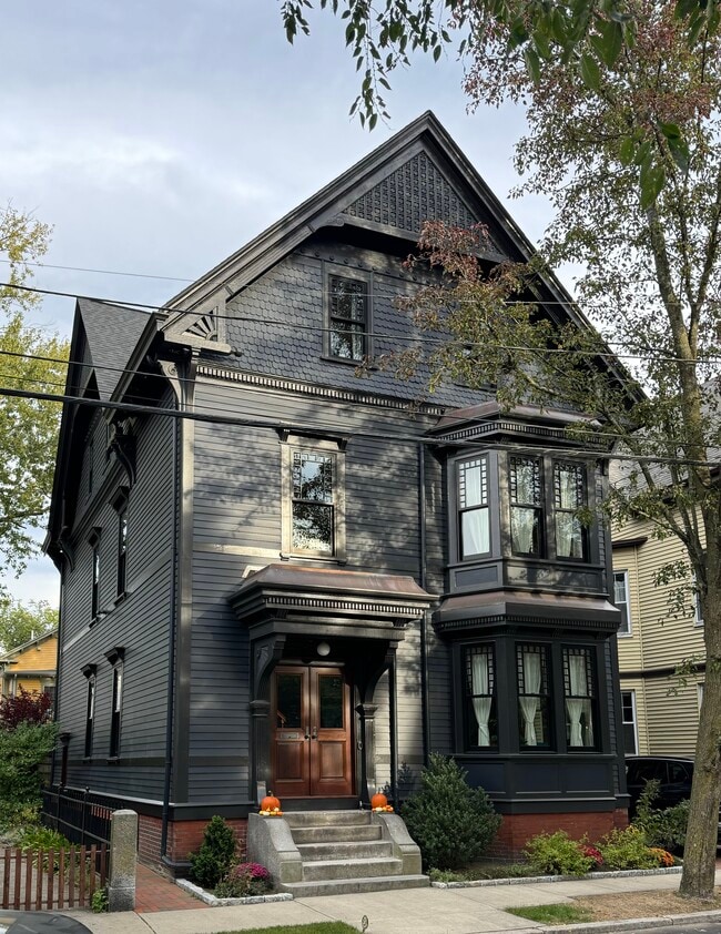 Building Photo - 15 Almy St