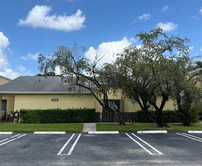 Building Photo - 214 Sparrow Dr