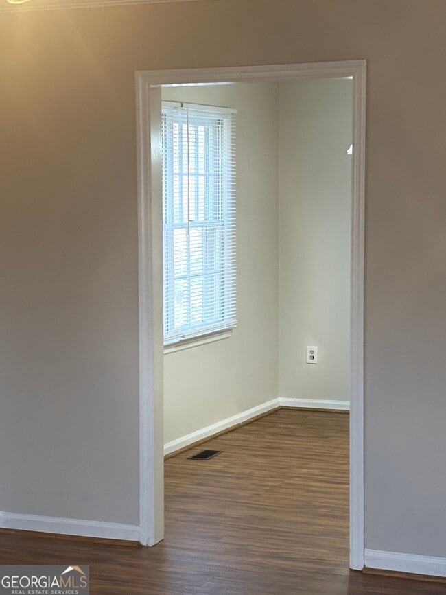 Building Photo - 256 Frederick Dr