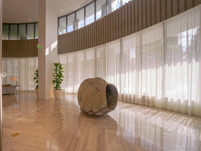 Foto del edificio - 2831 S Bayshore Dr